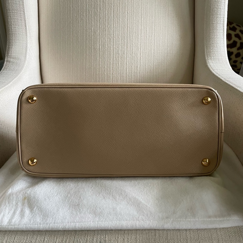 PRADA - Saffiano Large Galleria Double Zip Tote in Beige - Picture 10 of 16
